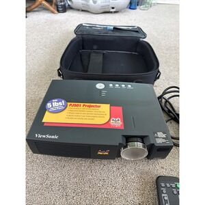 ViewSonic PJ501 3 Panel LCD Digital Multimedia Projector VPROJ25048-1W With Case